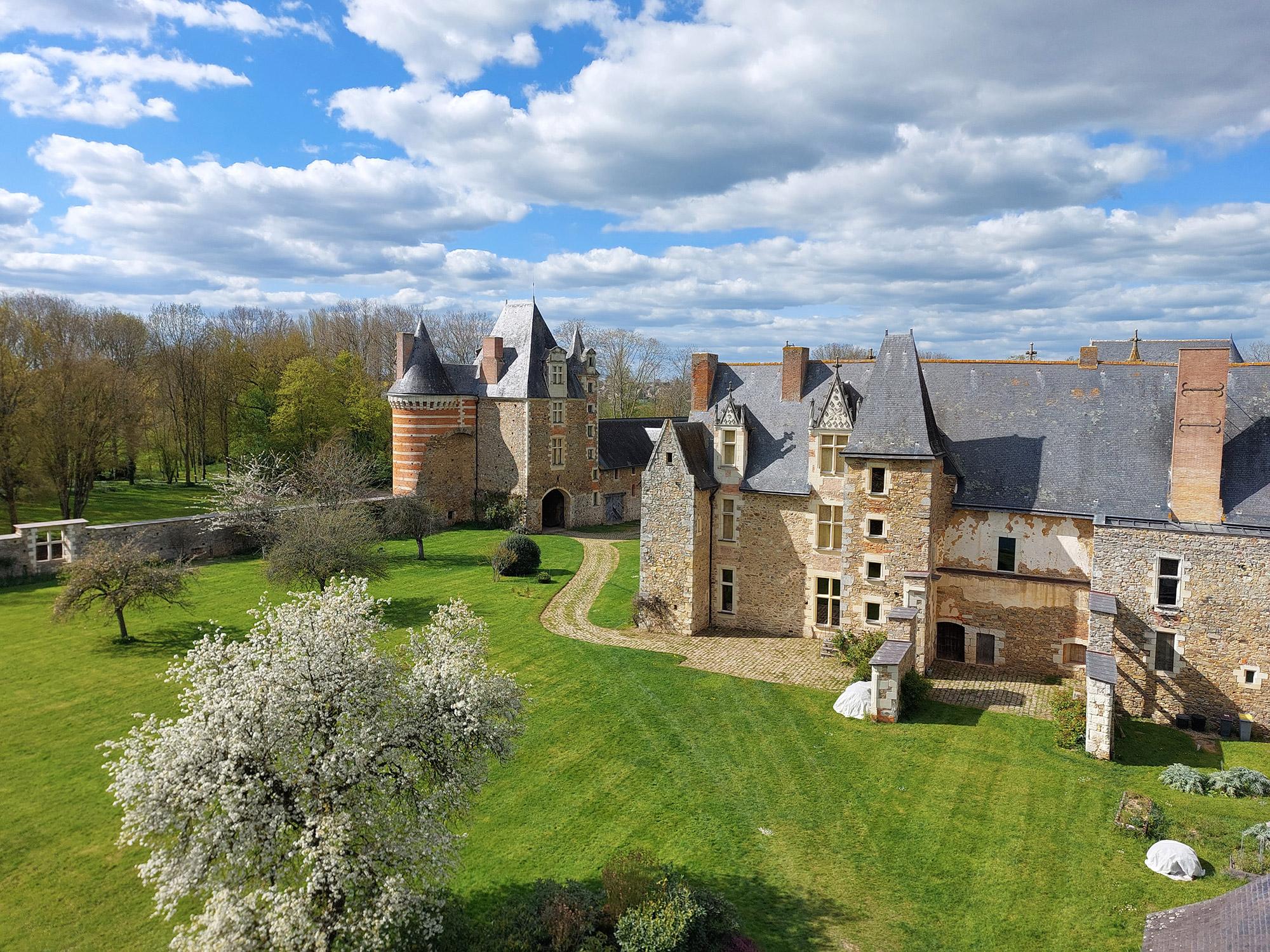 Vue générale du Chateau de Mortiercrolles